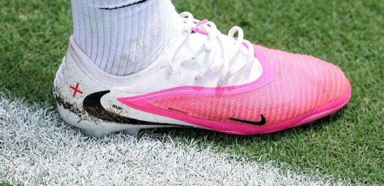Pink shoes in the 2026 World Cup.. What is the reason?