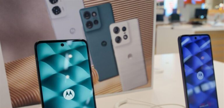 It will compete with the best phones.. a new phone from Motorola