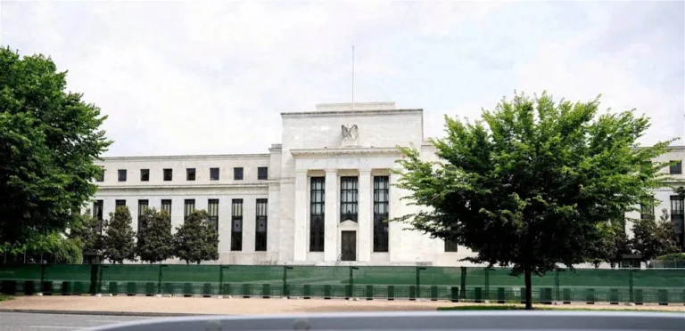 Despite the agreement between Washington and Tehran, central banks adhere to tightening monetary policy