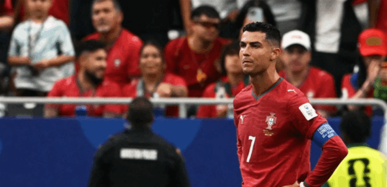Ronaldo is turning into a Portuguese crisis.. Is it time to sit on the bench?