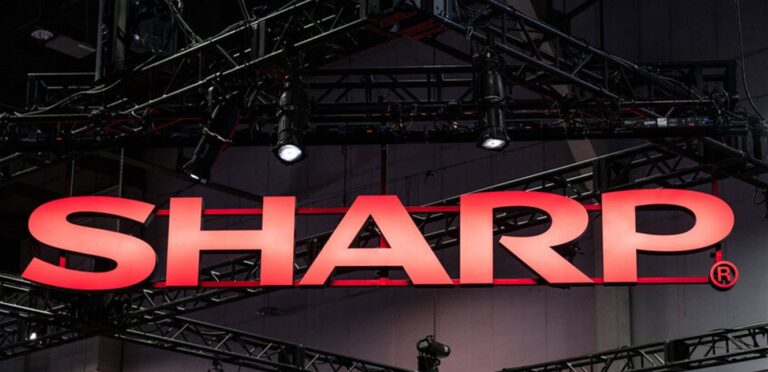 A phone with excellent specifications.. Sharp returns to the competition