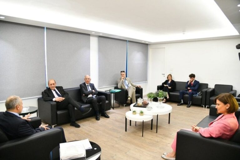 Bassil receives Le Drian…and Lebanese sovereignty is at the heart of the discussion