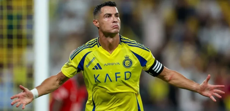 A surprise shot of Ronaldo with a security officer. Watch the video