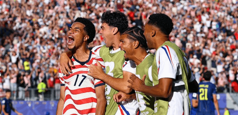 With ten players.. America eliminates Bosnia from the World Cup and continues to the round of 16