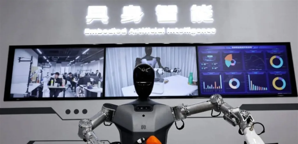 Chinese robots carry out tens of thousands of tasks inside a factory