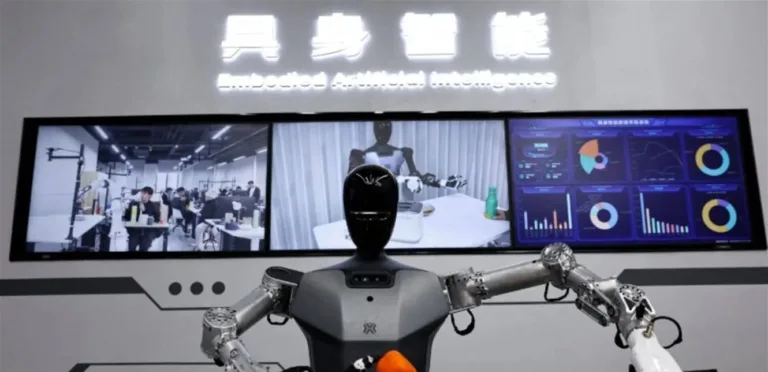 Chinese robots carry out tens of thousands of tasks inside a factory