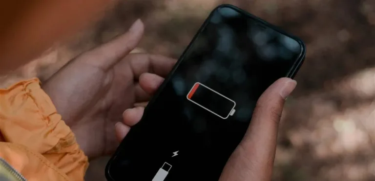 A daily habit that affects your phone’s battery.. What is the solution?