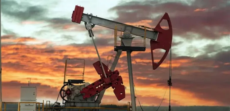 Oil prices record sharp weekly gains