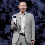 AI camera moves to follow you while you shoot