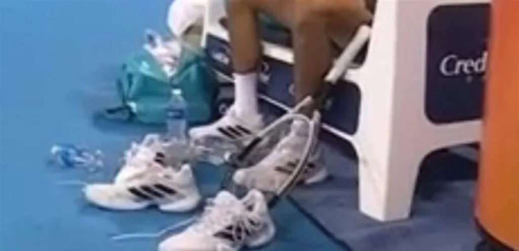 An attack on a tennis player who changes his shoes every time he loses