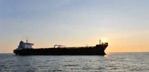 After stopping due to the Iran war… the flow of oil from the Middle East to America returns