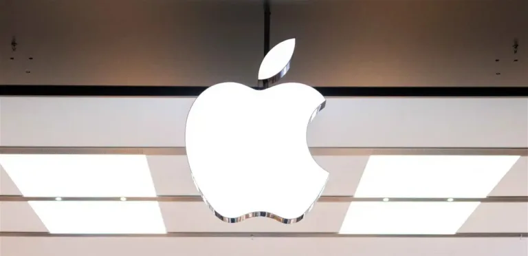 Why did Apple abandon the iPhone Mini phones?