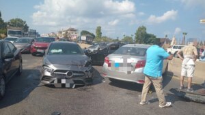 Soft under traffic pressure… 5 vehicles in one accident!