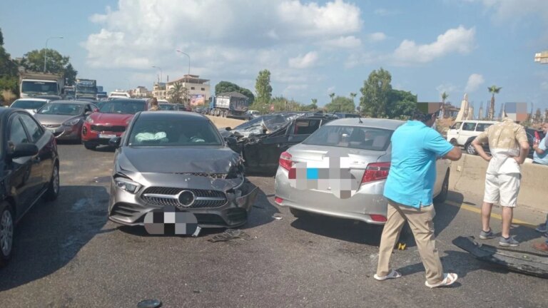 Soft under traffic pressure… 5 vehicles in one accident!
