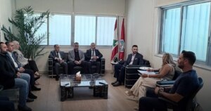 Living demands in front of Jumblatt… What did the public administration employees ask for?