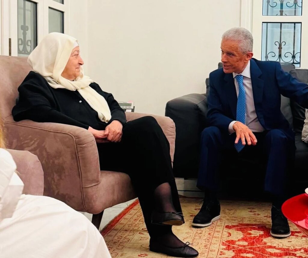 An expatriate honor at the Center House… Bahia Hariri receives Faisal Abu Ali