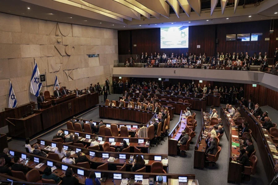 The battle for votes abroad is heating up, and Likud is challenging the voter transfer project