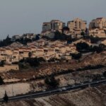 Israel postpones a settlement project that threatens to divide the West Bank