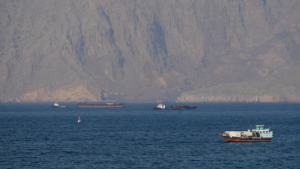The Revolutionary Guard announces the targeting of an oil tanker in Hormuz following “illegal crossing”