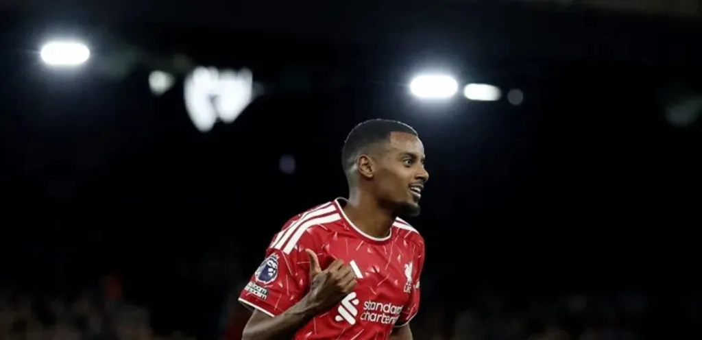 Isak in a Liverpool shirt… leaks ignite the Mercato