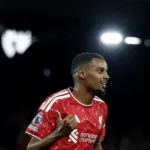 Isak in a Liverpool shirt… leaks ignite the Mercato