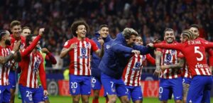 Atletico Madrid resolves the exciting derby and pounces on Real Madrid, which is isolated with ten players