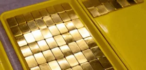Interest pressures and Treasury yields are pushing gold to suffer weekly losses