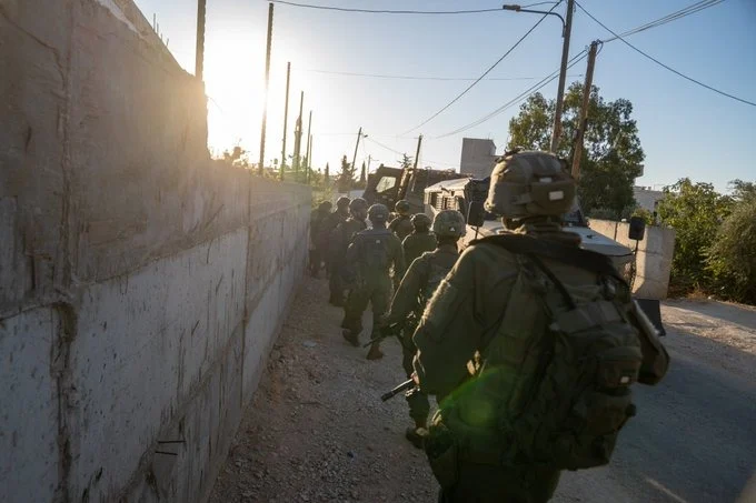 In response to an explosive device… Israeli raids target sites in southern Lebanon