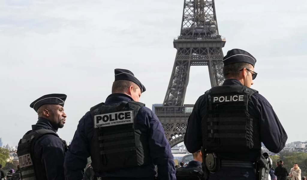 An unprecedented security breach: a French policeman involved in a terrorist network