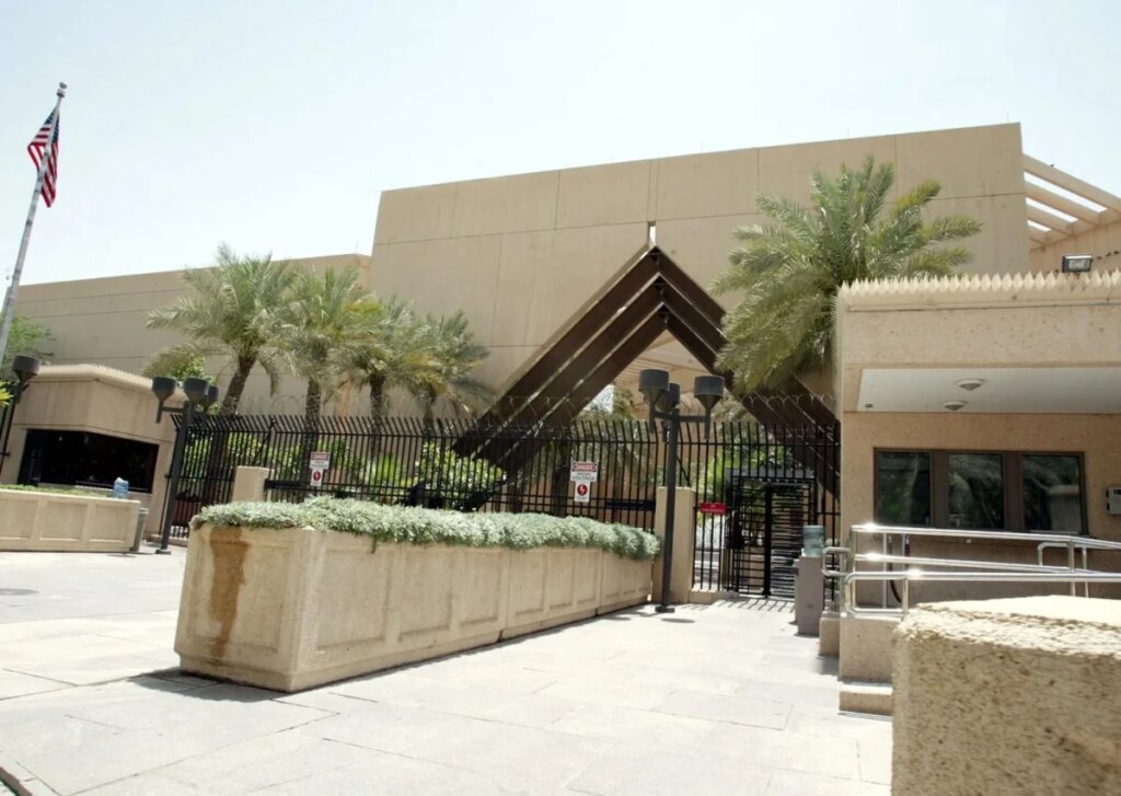 The Washington Embassy in Riyadh warns its citizens and imposes travel restrictions on two Saudi cities