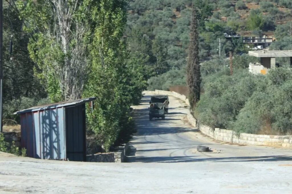 Raids and destruction of infrastructure… “Merkava” surrounds the gates of Deir Mimas with three tanks