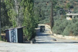 Raids and destruction of infrastructure… “Merkava” surrounds the gates of Deir Mimas with three tanks