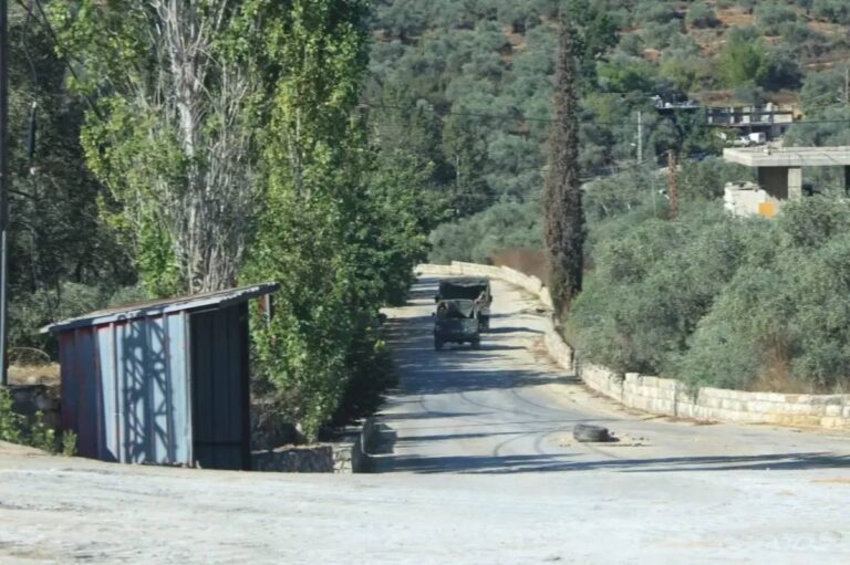 Raids and destruction of infrastructure… “Merkava” surrounds the gates of Deir Mimas with three tanks