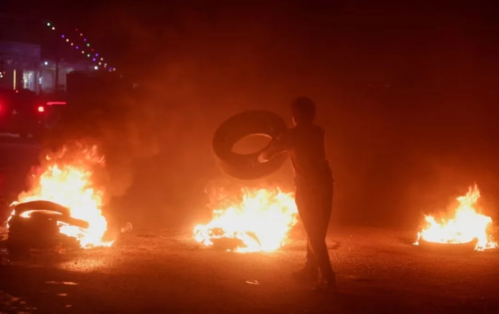Fuel fuel ignites Syria… Roads are cut off and “the people want to overthrow the minister”!
