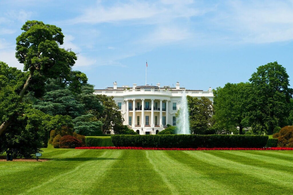A lawsuit against the Trump administration demanding access to the White House, with the participation of CNN and Politico