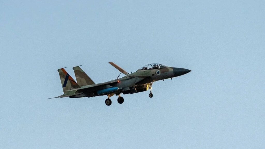 Israeli fighters fly towards the Iranian border on a mysterious mission