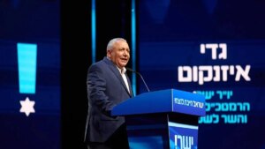Eisenkot challenges Netanyahu: Let the public decide