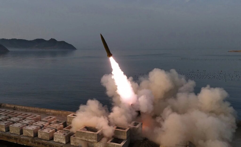 Pyongyang increases tensions by launching a new batch of ballistic missiles