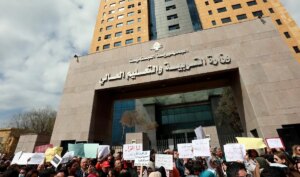 The teacher crisis is escalating: eroding salaries and suspended rights cry out to consciences
