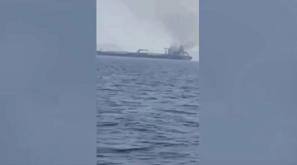 Hormuz is on fire: a third oil tanker explodes, and its two million barrels are in danger