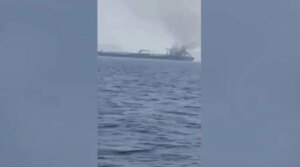 Hormuz is on fire: a third oil tanker explodes, and its two million barrels are in danger