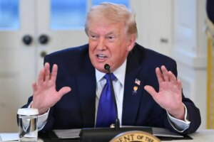 Trump warns of an “Iranian threat” targeting American cities, and Democrats respond with sharp criticism