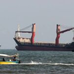 Mystery surrounds the Hormuz incident: the crew of a ship that caught fire was evacuated under ambiguous circumstances