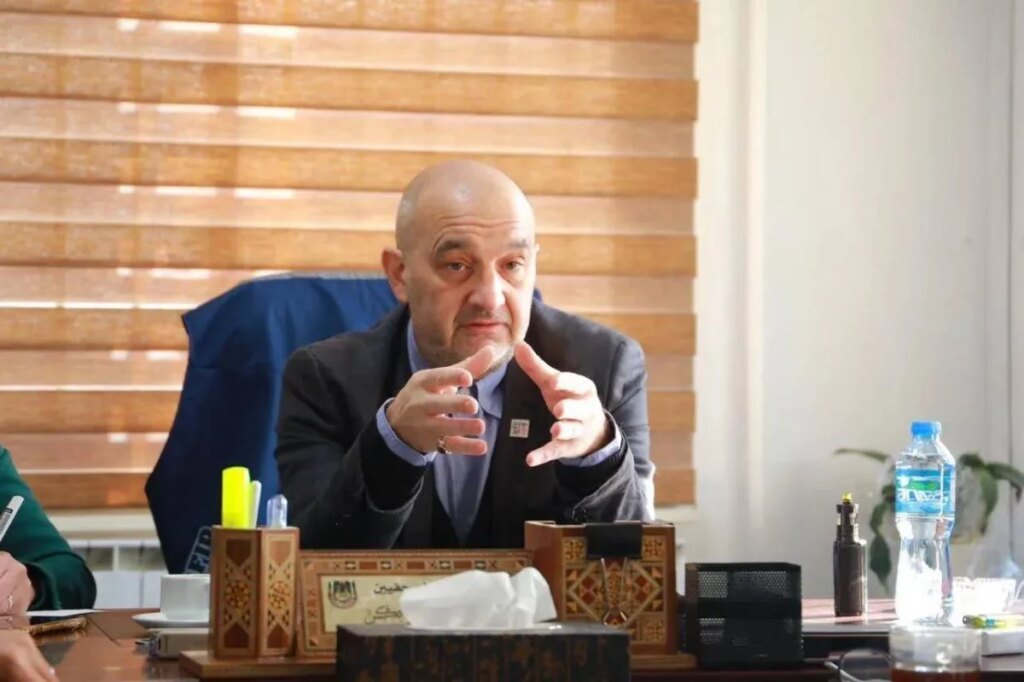 A controversial visit sparks an internal crisis and the Editors’ Syndicate disavows Belanger