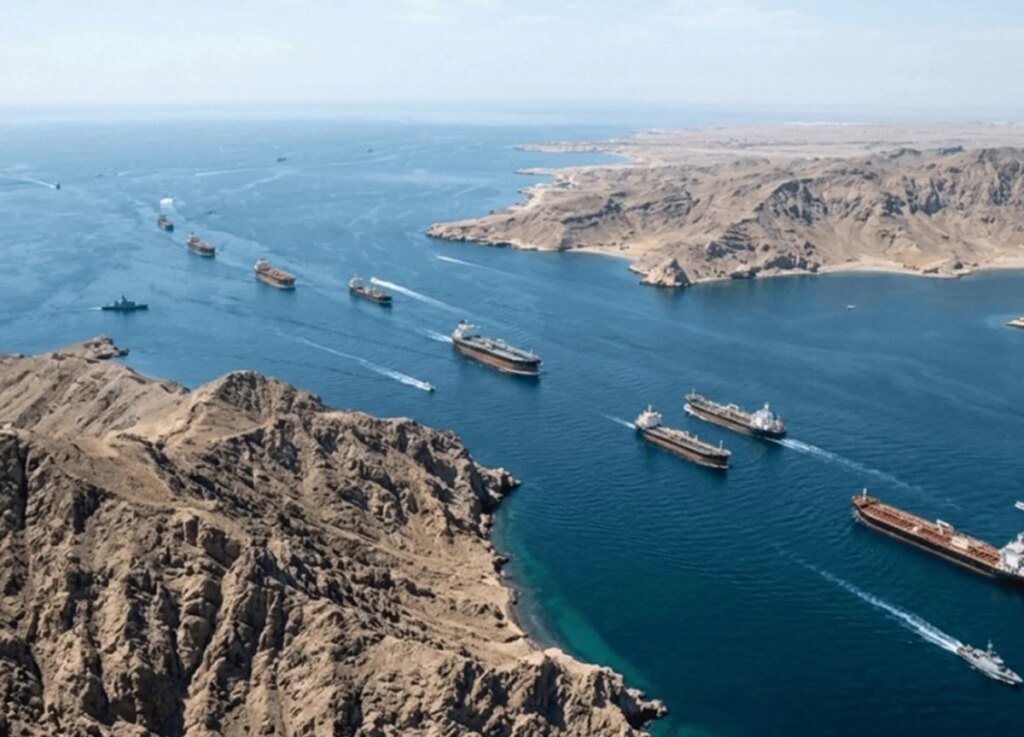 A new escalation in the Strait of Hormuz.. A mysterious incident besieges an oil tanker amid military movements