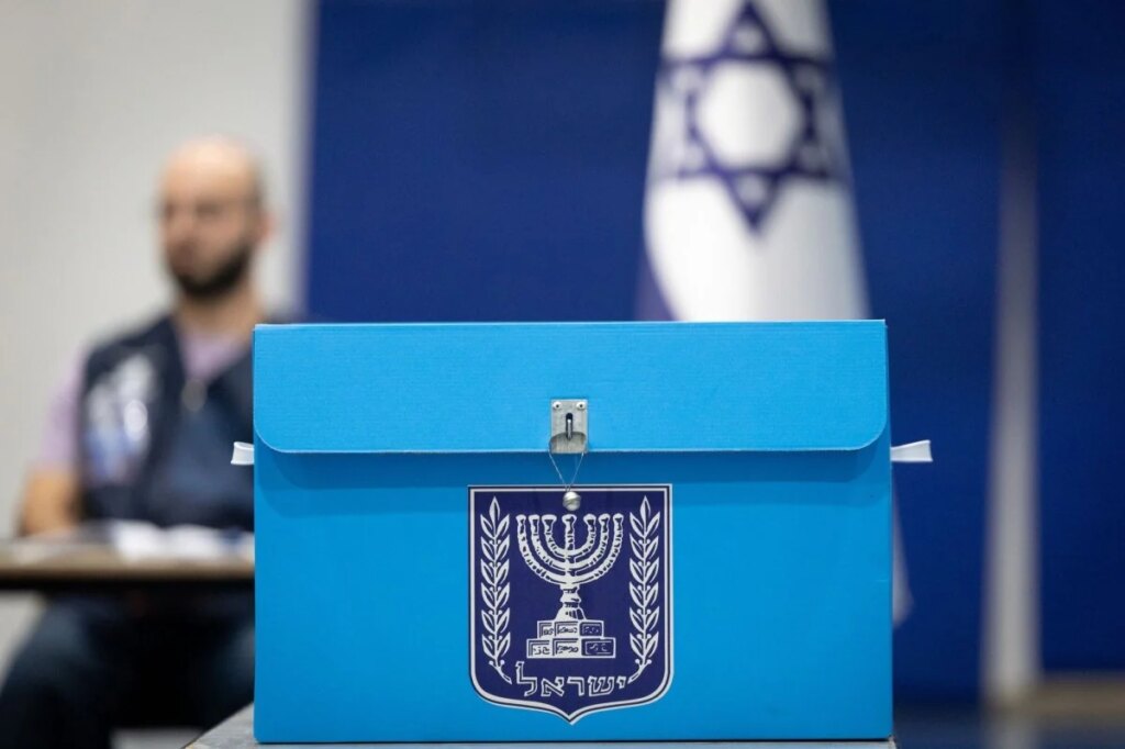 The results of the count redraw the political map in Israel: Netanyahu is courting the majority and Eisenkot is clinging to hope