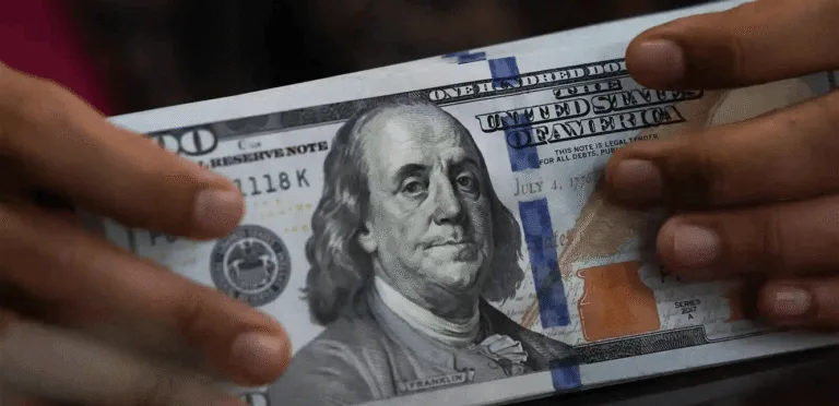 A new batch of cash in US currency arrives in Iraq