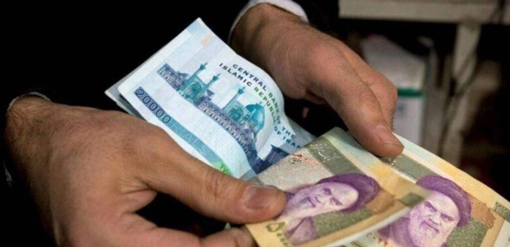 The collapse of the Iranian riyal continues despite the pumping of two billion dollars into the markets