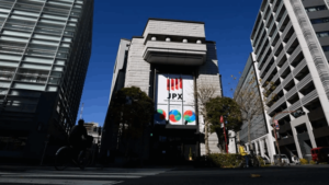 Declining US interest bets push Asian stocks higher