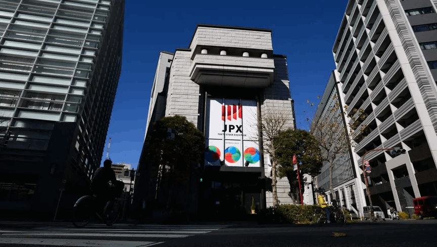 Declining US interest bets push Asian stocks higher